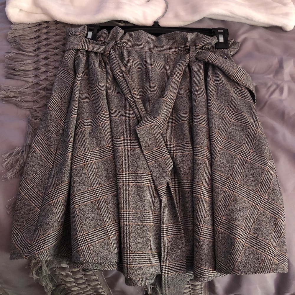 Gray Plaid Slightly Above the Knee Skirt with Belt